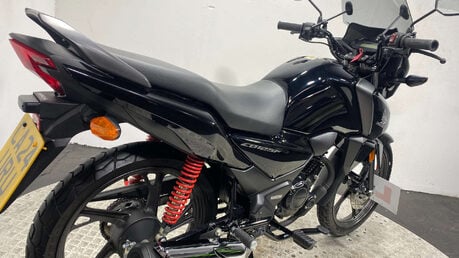 Honda CB 2024 only 659 miles serviced 125cc learner bike 4