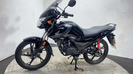 Honda CB 2024 only 659 miles serviced 125cc learner bike 34