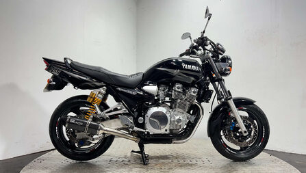 Yamaha XJR1300 2002 16k very clean, new mot 1300cc muscle bike