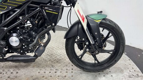 Benelli Leoncino 125 ONLY 3K NEW MOT SERVICED 125CC RETRO 22