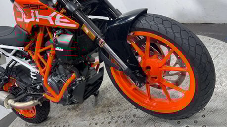 KTM 390 DUKE ONLY 8K SERVICED, WARRANTY, SUPERMOTO 390CC A2 15