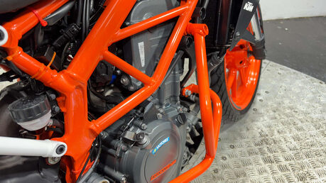 KTM 390 DUKE ONLY 8K SERVICED, WARRANTY, SUPERMOTO 390CC A2 40
