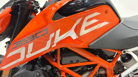 KTM 390 DUKE ONLY 8K SERVICED, WARRANTY, SUPERMOTO 390CC A2 33