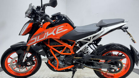 KTM 390 DUKE ONLY 8K SERVICED, WARRANTY, SUPERMOTO 390CC A2 4