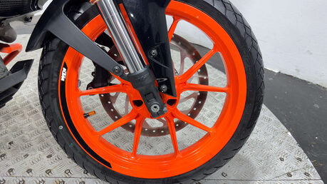 KTM 390 DUKE ONLY 8K SERVICED, WARRANTY, SUPERMOTO 390CC A2 34