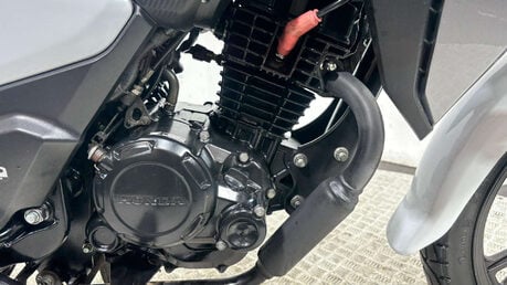 Honda CB 125 Naked Petrol Manual Euro 5 (11 ps) 23