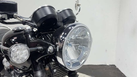 Triumph Bonneville 2017 7K SERVICED VERY CLEAN 1200CC RETRO BIKE 32
