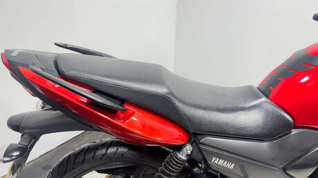 Yamaha YS125 2017 21K NEW MOT WARRANTY SERVICED 125CC LEARNER 19