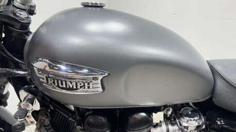 Triumph Bonneville 865 2005 25K NEW MOT SERVICED GREAT CONDITION RETRO CLASSIC 20