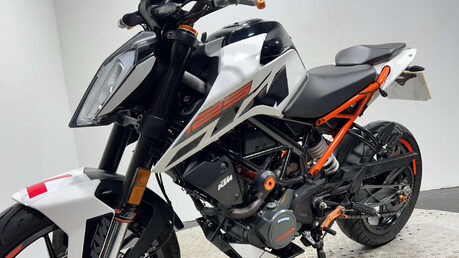 KTM Duke 2017 MK2 10K SERVICED NEW MOT WARRANTY 28