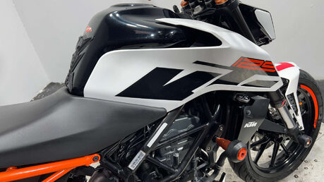 KTM Duke 2017 MK2 10K SERVICED NEW MOT WARRANTY 19