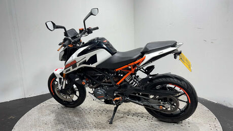 KTM Duke 2017 MK2 10K SERVICED NEW MOT WARRANTY 6