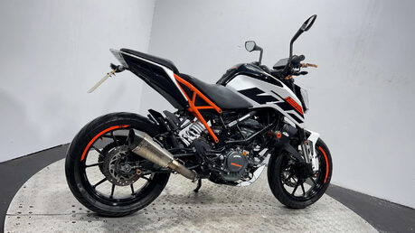 KTM Duke 2017 MK2 10K SERVICED NEW MOT WARRANTY 2