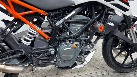 KTM Duke 2017 MK2 10K SERVICED NEW MOT WARRANTY 20