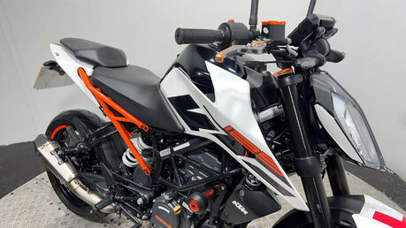 KTM Duke 2017 MK2 10K SERVICED NEW MOT WARRANTY 18