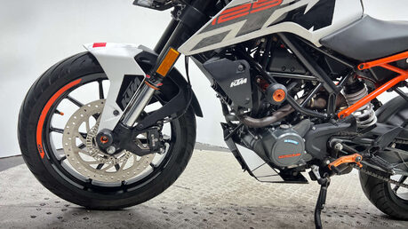 KTM Duke 2017 MK2 10K SERVICED NEW MOT WARRANTY 29