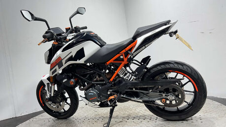 KTM Duke 2017 MK2 10K SERVICED NEW MOT WARRANTY 48