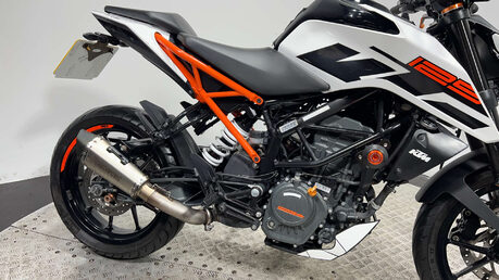 KTM Duke 2017 MK2 10K SERVICED NEW MOT WARRANTY 12