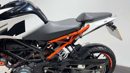 KTM Duke 2017 MK2 10K SERVICED NEW MOT WARRANTY 37