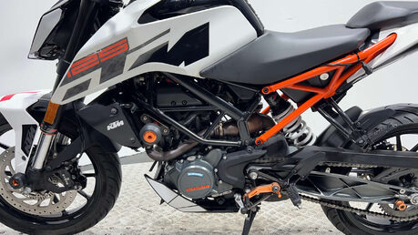 KTM Duke 2017 MK2 10K SERVICED NEW MOT WARRANTY 35