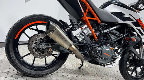 KTM Duke 2017 MK2 10K SERVICED NEW MOT WARRANTY 11