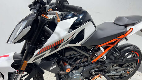 KTM Duke 2017 MK2 10K SERVICED NEW MOT WARRANTY 33