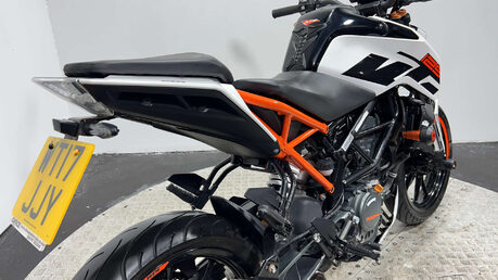 KTM Duke 2017 MK2 10K SERVICED NEW MOT WARRANTY 10