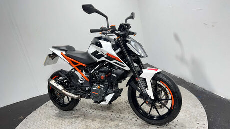 KTM Duke 2017 MK2 10K SERVICED NEW MOT WARRANTY 24
