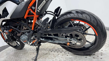 KTM Duke 2017 MK2 10K SERVICED NEW MOT WARRANTY 39