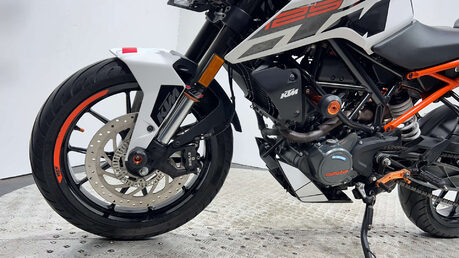 KTM Duke 2017 MK2 10K SERVICED NEW MOT WARRANTY 26