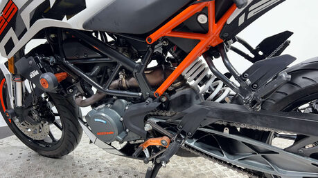 KTM Duke 2017 MK2 10K SERVICED NEW MOT WARRANTY 41
