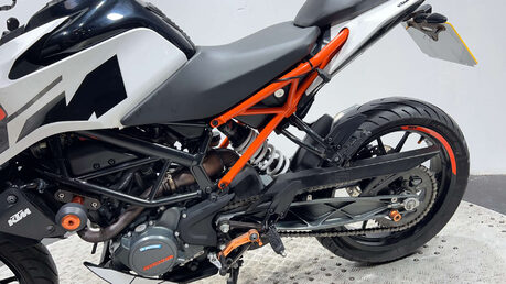 KTM Duke 2017 MK2 10K SERVICED NEW MOT WARRANTY 36