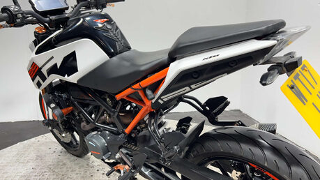 KTM Duke 2017 MK2 10K SERVICED NEW MOT WARRANTY 38