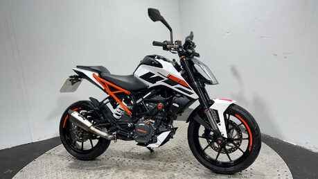 KTM Duke 2017 MK2 10K SERVICED NEW MOT WARRANTY 3