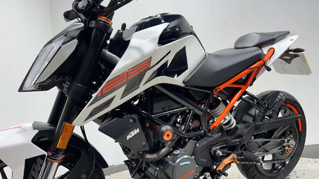 KTM Duke 2017 MK2 10K SERVICED NEW MOT WARRANTY 31