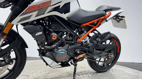 KTM Duke 2017 MK2 10K SERVICED NEW MOT WARRANTY 30