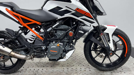 KTM Duke 2017 MK2 10K SERVICED NEW MOT WARRANTY 13