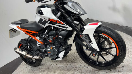 KTM Duke 2017 MK2 10K SERVICED NEW MOT WARRANTY 16