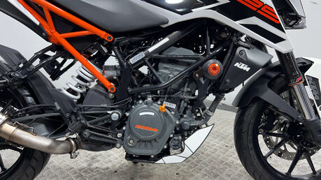 KTM Duke 2017 MK2 10K SERVICED NEW MOT WARRANTY 14