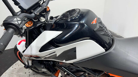 KTM Duke 2017 MK2 10K SERVICED NEW MOT WARRANTY 44
