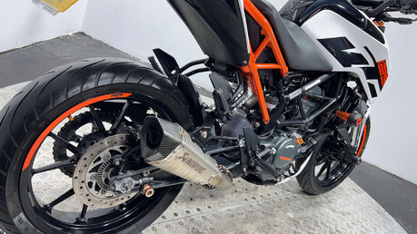 KTM Duke 2017 MK2 10K SERVICED NEW MOT WARRANTY 9