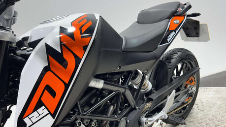 KTM Duke 2016 5k new part 125cc learner naked new mot serviced warranty 39