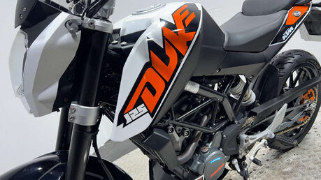 KTM Duke 2016 5k new part 125cc learner naked new mot serviced warranty 36