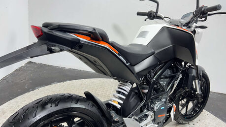 KTM Duke 2016 5k new part 125cc learner naked new mot serviced warranty 8
