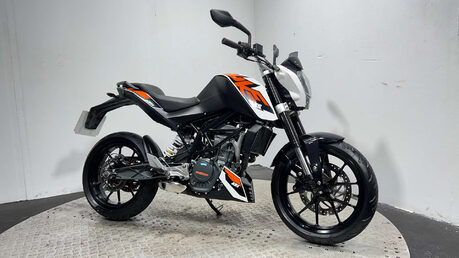 KTM Duke 2016 5k new part 125cc learner naked new mot serviced warranty 7