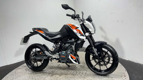 KTM Duke 2016 5k new part 125cc learner naked new mot serviced warranty 3