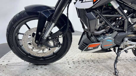 KTM Duke 2016 5k new part 125cc learner naked new mot serviced warranty 35