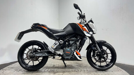 KTM Duke 2016 5k new part 125cc learner naked new mot serviced warranty 1