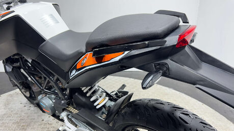 KTM Duke 2016 5k new part 125cc learner naked new mot serviced warranty 42