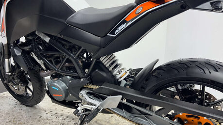 KTM Duke 2016 5k new part 125cc learner naked new mot serviced warranty 41